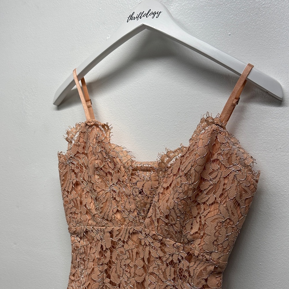 NBD Revolve Mini Dress V-Neck Lace Floral Metallic Sleeveless Peach Pink Size XS - Picture 3 of 7